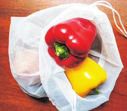 Einfache Wege, um Verpackungsmüll zu sparen: Verpackungen generell vermeiden oder Mehrwegverpackungen nutzen. Foto: Bernd Diekjobst/dpa-mag