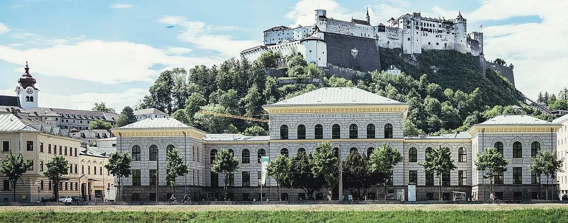 Das Universitätsgebäude der Kultur- und Fakultät Gesellschaftswissenschaftlichen inmitten der Salzburger Altstadt.   Foto: Patrick Daxenbichler - stock.adobe.com