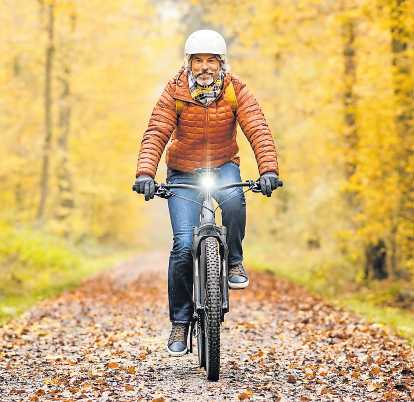 Mit der passenden Kleidung ist Fahrradfahren auch bei kühleren Temperaturen ein Vergnügen. FOTO: DJD/BOSCH EBIKE SYSTEMS