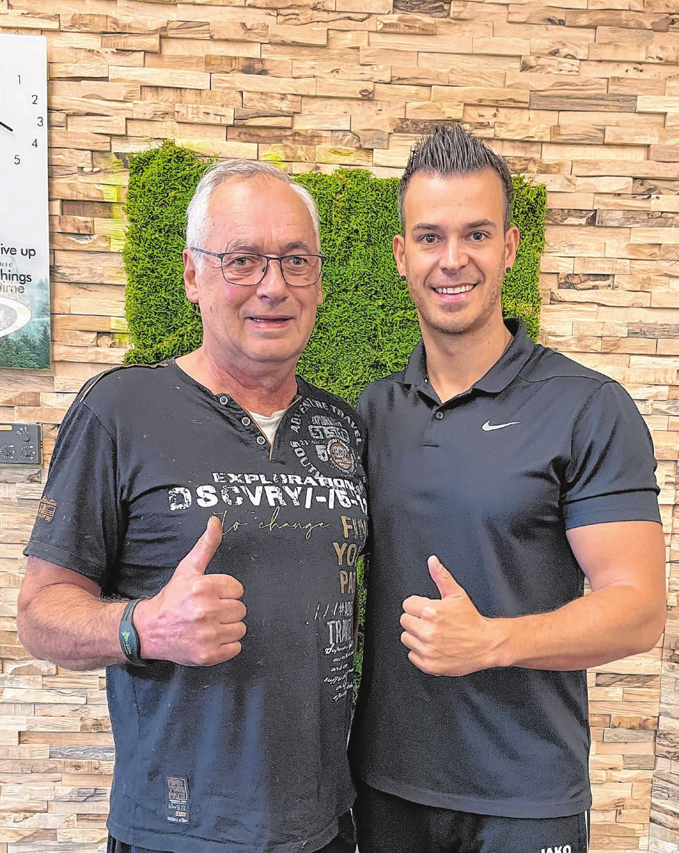Otto llauski und Fabio D'Alessandro, Studioleiter im Sportpark Gaildorf, sind sichtlich erfreut über die positiven Trainingsergebnisse.