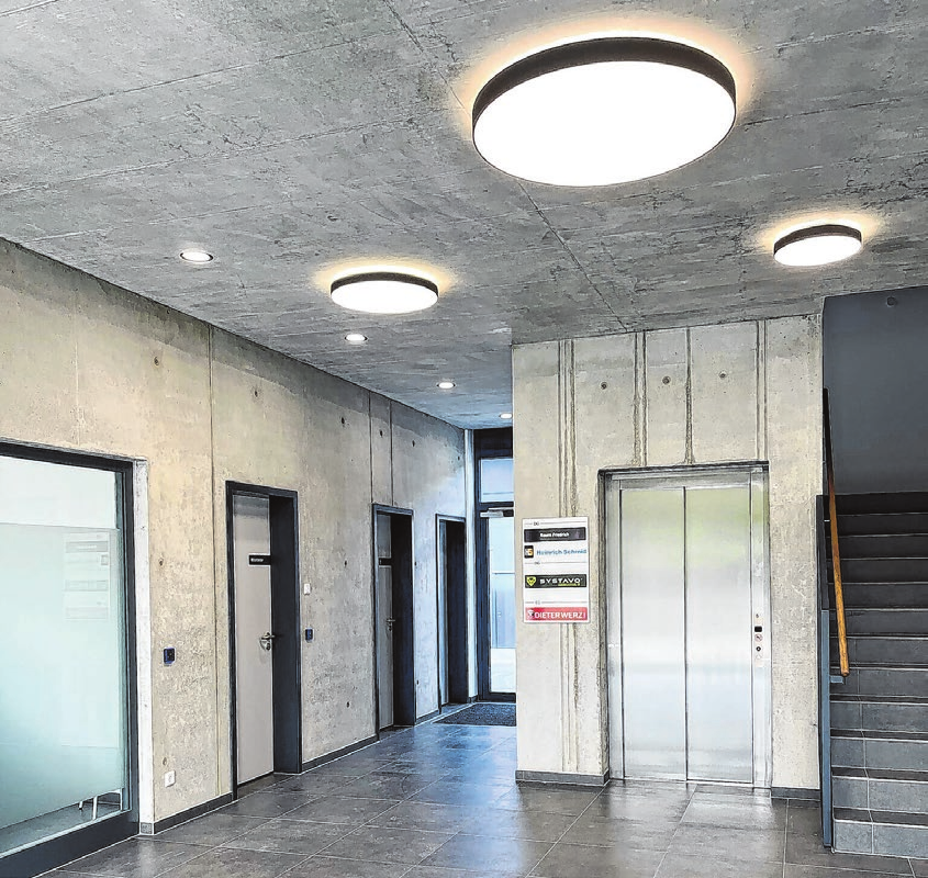 Modern, funktional und mit sachlicher Ästhetik präsentiert sich der Eingangsbereich.