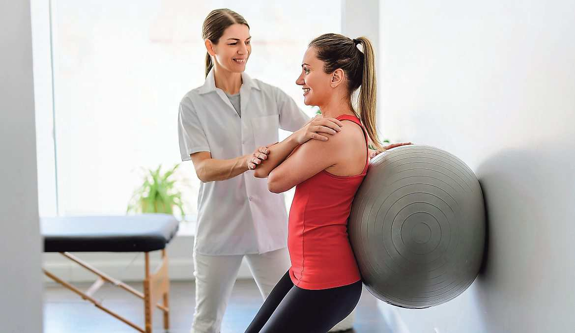Mit gezielten Übungen kann man Rückenschmerzen eindämmen und entgegenwirken. Der Gang zum Experten ist aber notwendig. Foto: pololia - stock.adobe.com