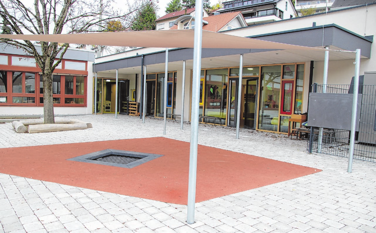 Der neue und nun fertiggestellte Erweiterungsbau grenzt direkt an den alten Gebäudeteil des Kindergartens Rosengarten an.