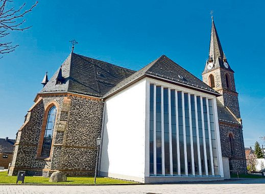 Die Pfarrkirche St. Hubertus in Rennerod: Ein beeindruckendes zusammenspiel von historischer Architektur und modernem Anbau. Foto: B. Weber
