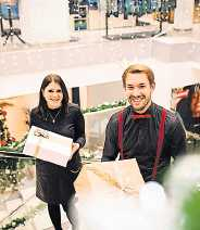 Vorweihnachtliches Shoppen bei Modehaus Jost FOTO: JOST/GRATIS