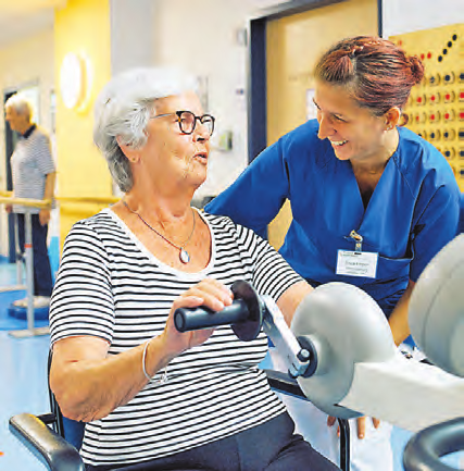 In den Kliniken Husum und Niebüll machen unsere geriatrischen Teams ältere Menschen nach einer akuten Erkrankung wieder fit.