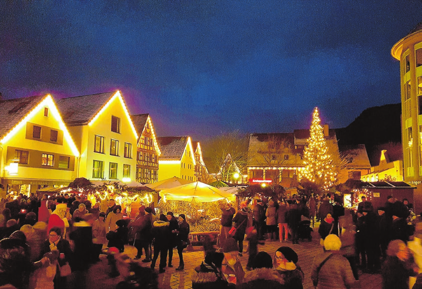 Im weihnachtlichen Lichterglanz: Die Ortsmitte wird am Wochenende zum Weihnachtsdorf.