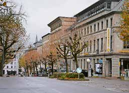 Früher war die Theaterstraße vor allem als „Versicherungs- und Bankenmeile“ bekannt. Foto: M. Leister