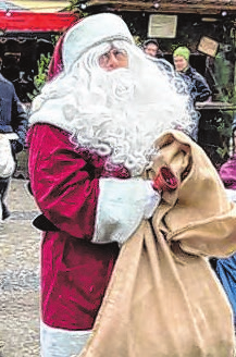 Der Weihnachtsmann wird mit seinem prall gefüllten Geschenkesack nach Brück reisen. Fotos: privat