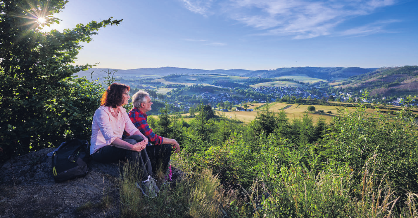 In Siegen-Wittgenstein und dem Sauerland können Tourist:innen die Schönheit der Natur genießen. Nun wollen die Tourismusverbände der beiden Outdoor-Regionen sich als „Nachhaltige Reiseziele“ zertifizieren lassen. (Bild: Klaus-Peter Kappest, TVSW e.V.)