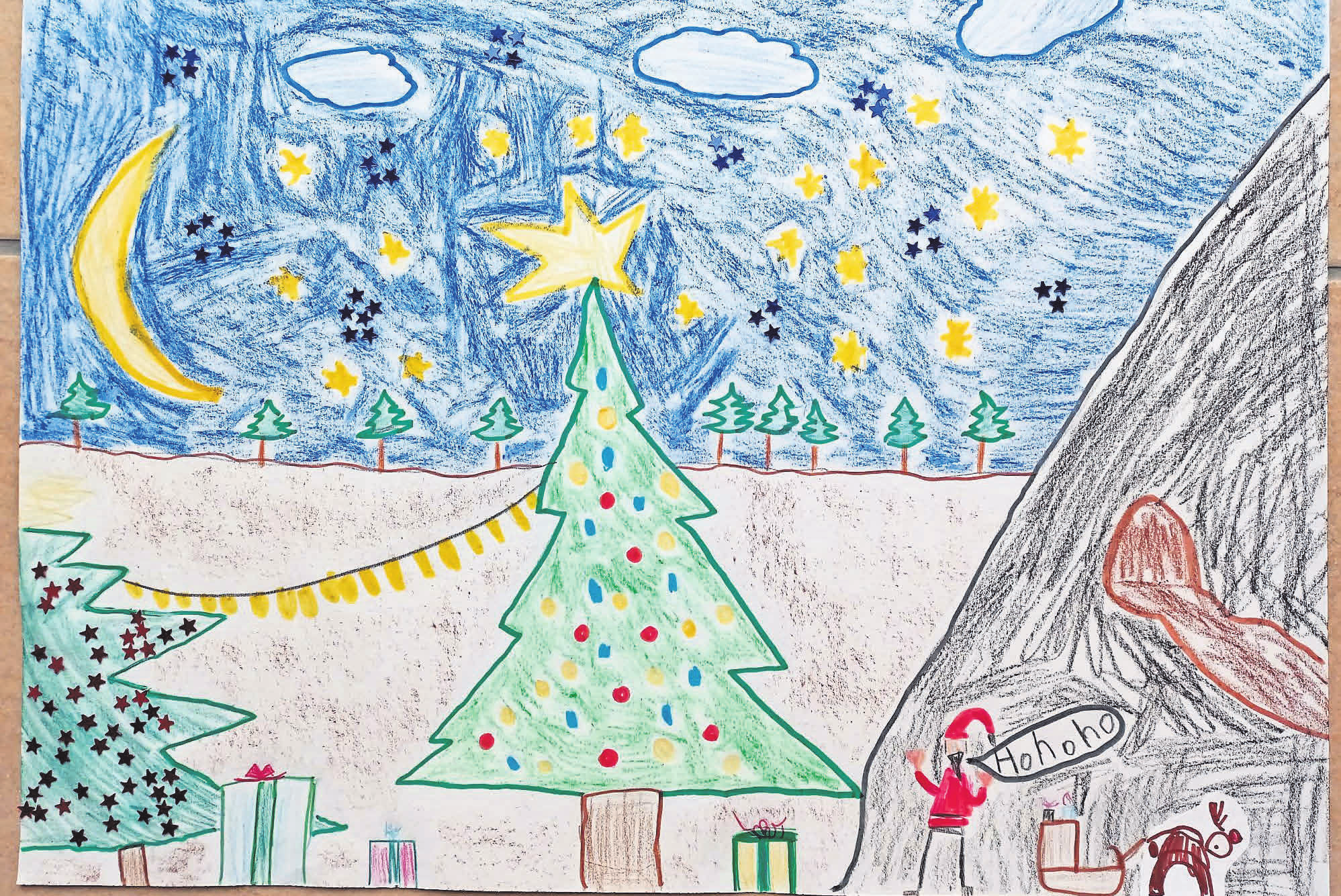 Eine Einsendung von Susann Büggeln: Dies ist eine Winternacht um Wald. Dieses Bild wurde von meinem 7-jährigen Sohn gestaltet/gemalt, als ich sagte: magst du dein schönstes Weihnachtsbild malen.