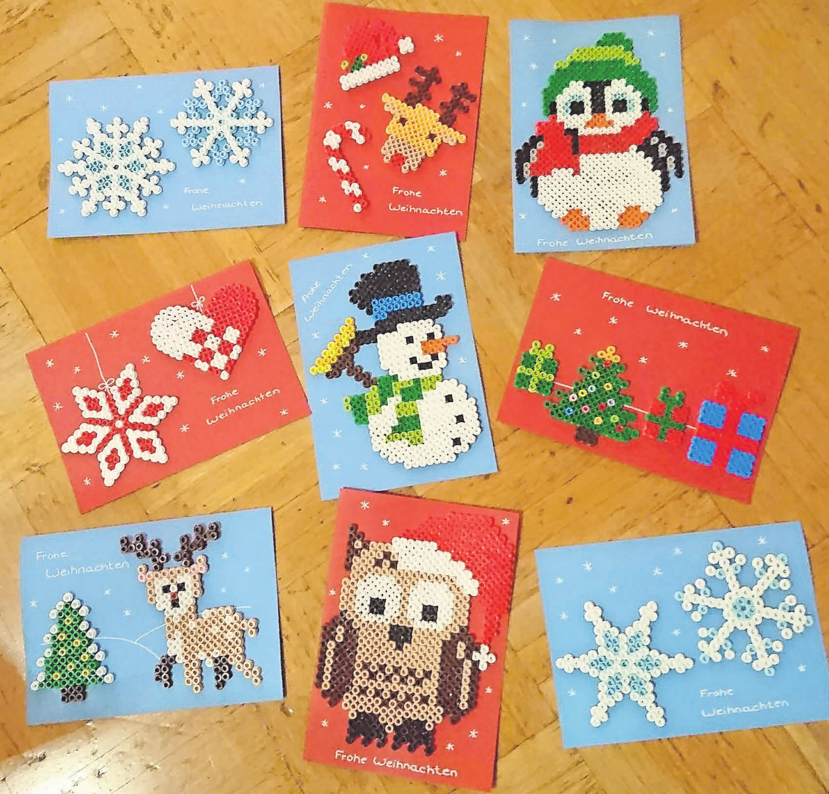 Ein Basteltipp von Jasmin Reks: Ich wollte gerne mal etwas anderes ausprobieren und habe unsere Weihnachtskarten individuell mit Bügelperlen gestaltet.
