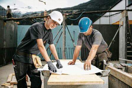 Hochbauer errichten Bauwerke, wie z.B. Wohn-, Büro- und Industriegebäude. Foto: RIEDER Zillertal, Phillip Geisler