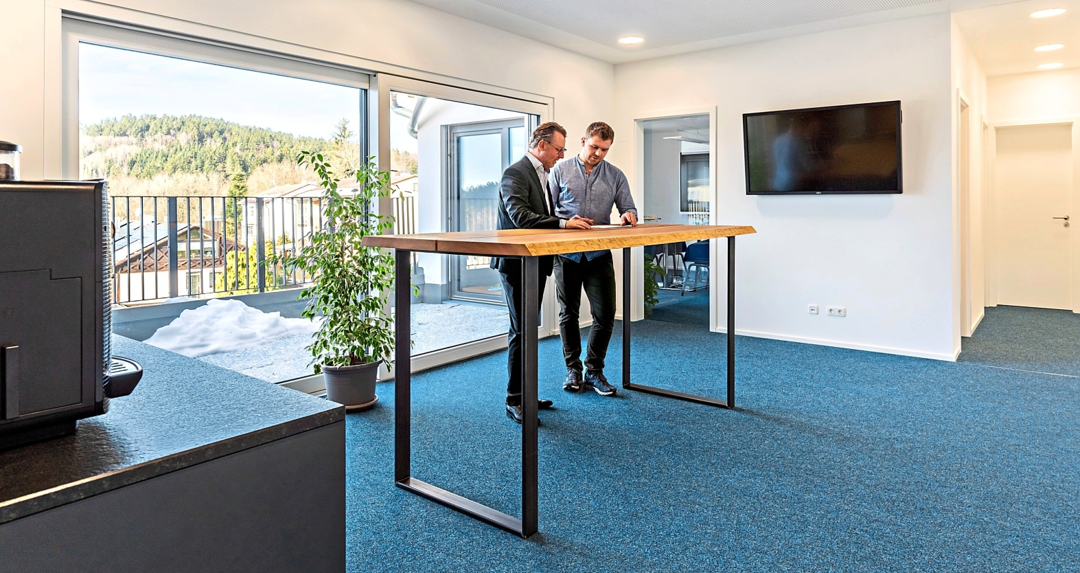 Das neue Büro der Niedermaier Invest Unternehmensgruppe bietet nun Platz für alle Mitarbeiter der verschiedenen Unternehmensbereiche, inklusive der unternehmenseigenen Hausverwaltung der LEAN Home Management GmbH.