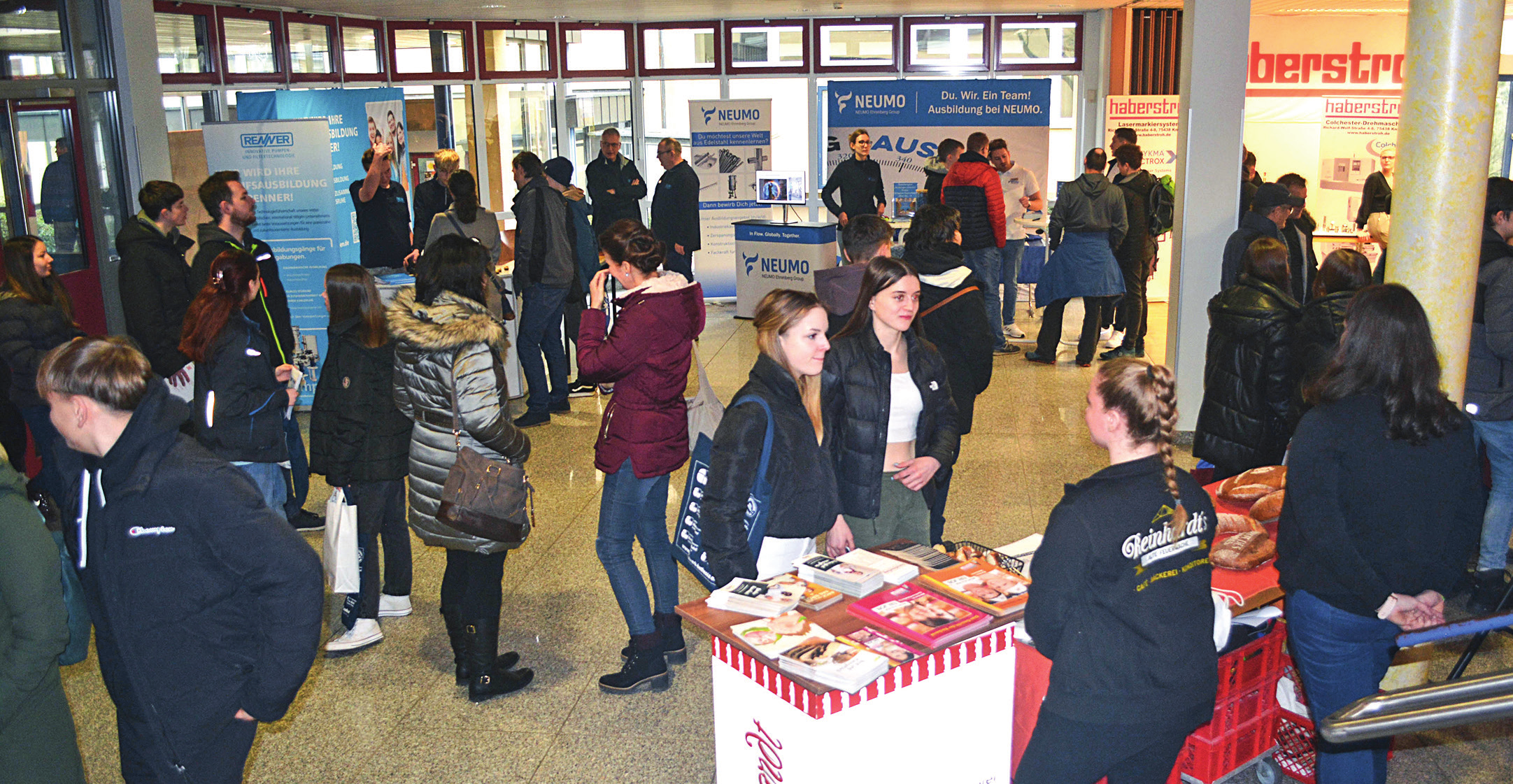 Die Ausbildungsstellenbörse lockt Jahr um Jahr auch Schüler aus anderen Orten nach Knittlingen. Foto: Archiv