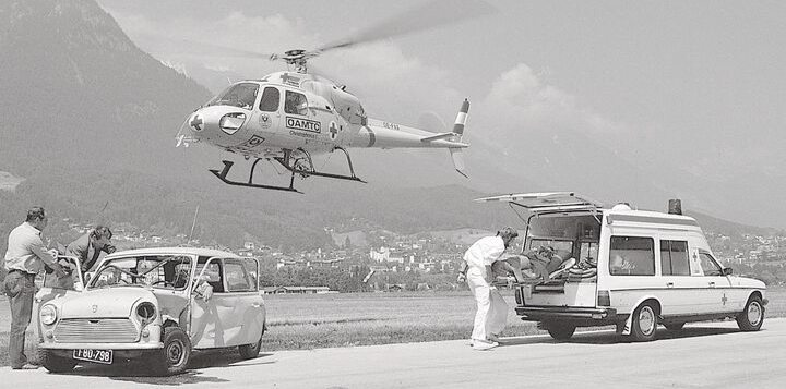 Hilfe aus der Luft: 1983 nahm „Christophorus 1“ in Innsbruck als erster Notarzthubschrauber Österreichs seinen Dienst auf. Benannt wurde er nach dem Schutzpatron der Reisenden. Foto: Jürgen König