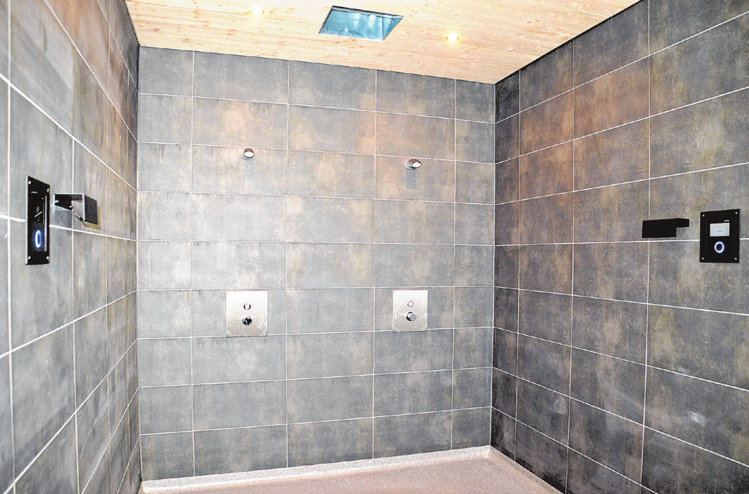 Eine schöne Dusche nach dem Sport genießen: Der moderne Sanitärbereich macht es möglich.