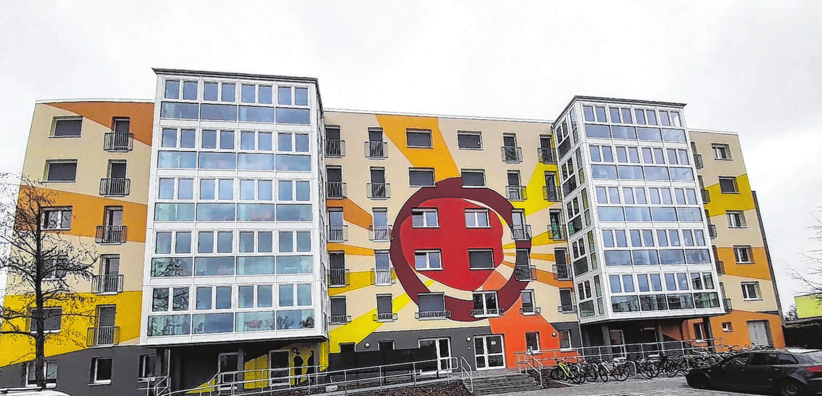 Die Fassade in der Flemsdorfer Straße in Schwedt wurde im letzten Jahr hergerichtet. Fotos (2): Drei Schilde