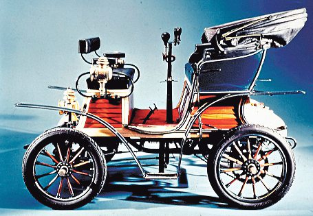 Glanzvolle Vergangenheit: Der Weltrekordhalter Mefistofle und Fiat allererstes Modell, der iat 3,5 HP. <br/>Foto: Fiat