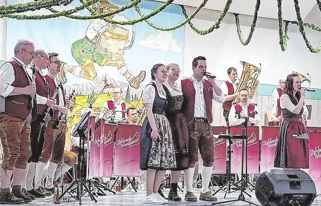 Das Starkbierfest lockt Besucherinnen und Besucher aus nah und fern nach Öpfingen. Fotos: Musikverein Öpfingen
