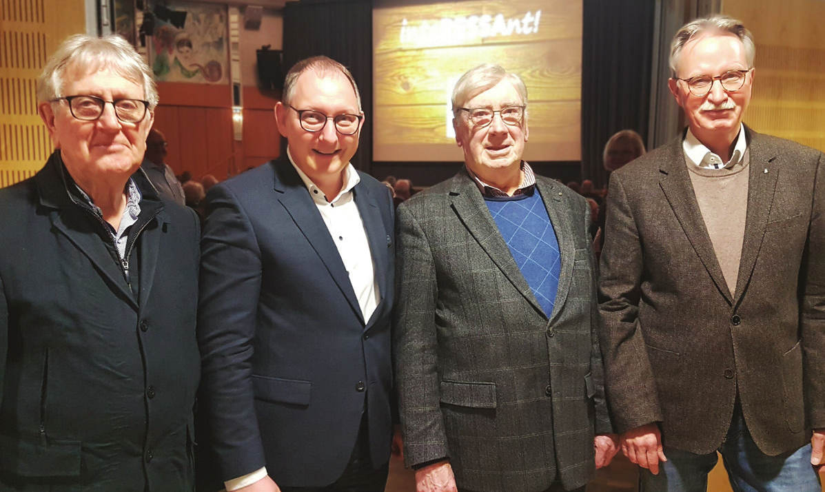 Im Namen des Reeser Geschichtsvereins begrüßte Klaus Kuhlen Bürgermeister Sebastian Hense, Heimatforscher Heinz Belting und den Historiker Dr. Veit Veltzke.