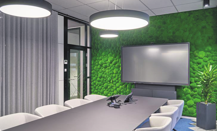 Ob Kantine, Büros oder Wartebereich: Grüne Wände aus Pflanzen und Moos wirken kunstvoll. Außerdem tun die Pflanzen Körper und Psyche gut. Fotos: Ruof