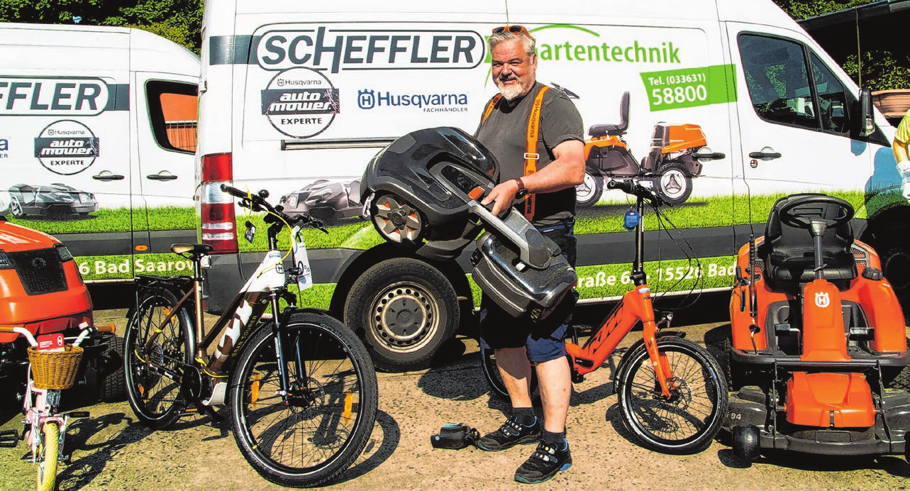 In Bad Saarow gibt es im „,home of bikes“ von Ernest Scheffler eine große Auswahl an E-Bikes und anderen Fahrrädern. Neben Verkauf und Vermietung wird zudem ein Werkstatt-Service angeboten. Fotos (3): Alexander Winkler