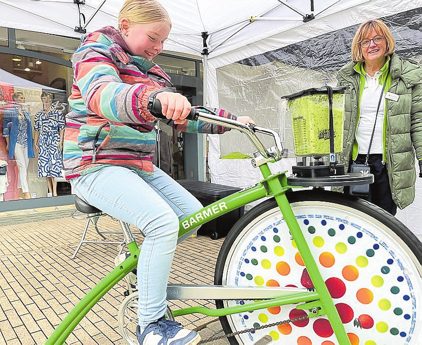 Im vergangenen Jahr konnten die Besucher bei Dorsten is(s)t mobil kulinarische Höhepunkte, ein buntes Programm und natürlich die aktuellsten Modelle der Dorstener Autohäuser genau unter die Lupe nehmen. FOTOS (ARCHIV)