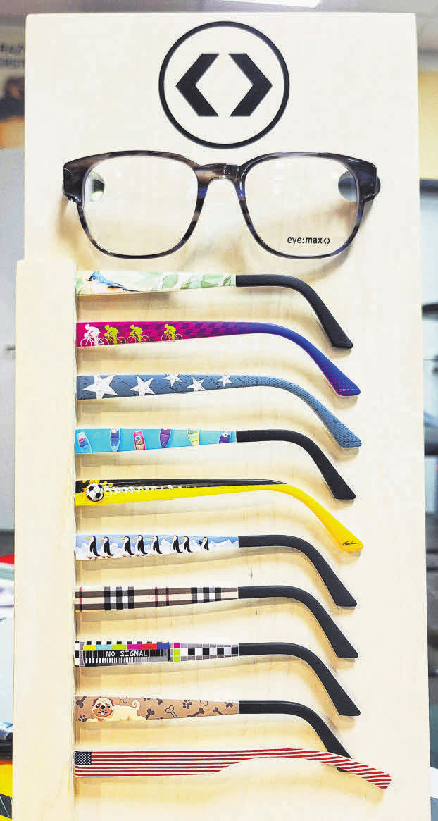 Kreative Bügel für alle Fälle: Mit dem eye:max-System zeigen sich Brillenträger nach Wunsch täglich anders.