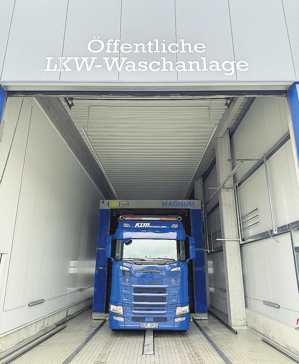 Ob Lkw-Waschanlage, eine eigene Werkstatt oder massive Lagerkapazitäten: Beim Neubau hat KLM an alles gedacht.