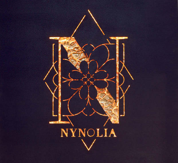 Das Logo von NYNOLIA verkörpert die Markenphilosophie von Sinn und Sinnlichkeit