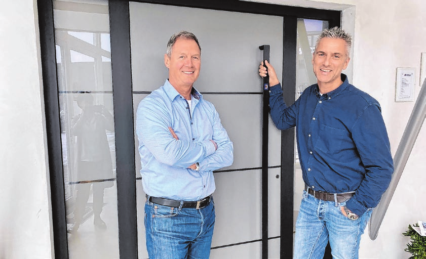 Erka-Mitarbeiter Oliver Steck (I.) und Geschäftsführer Joachim Lutteri (r.) stellen viele Innovationen vor.