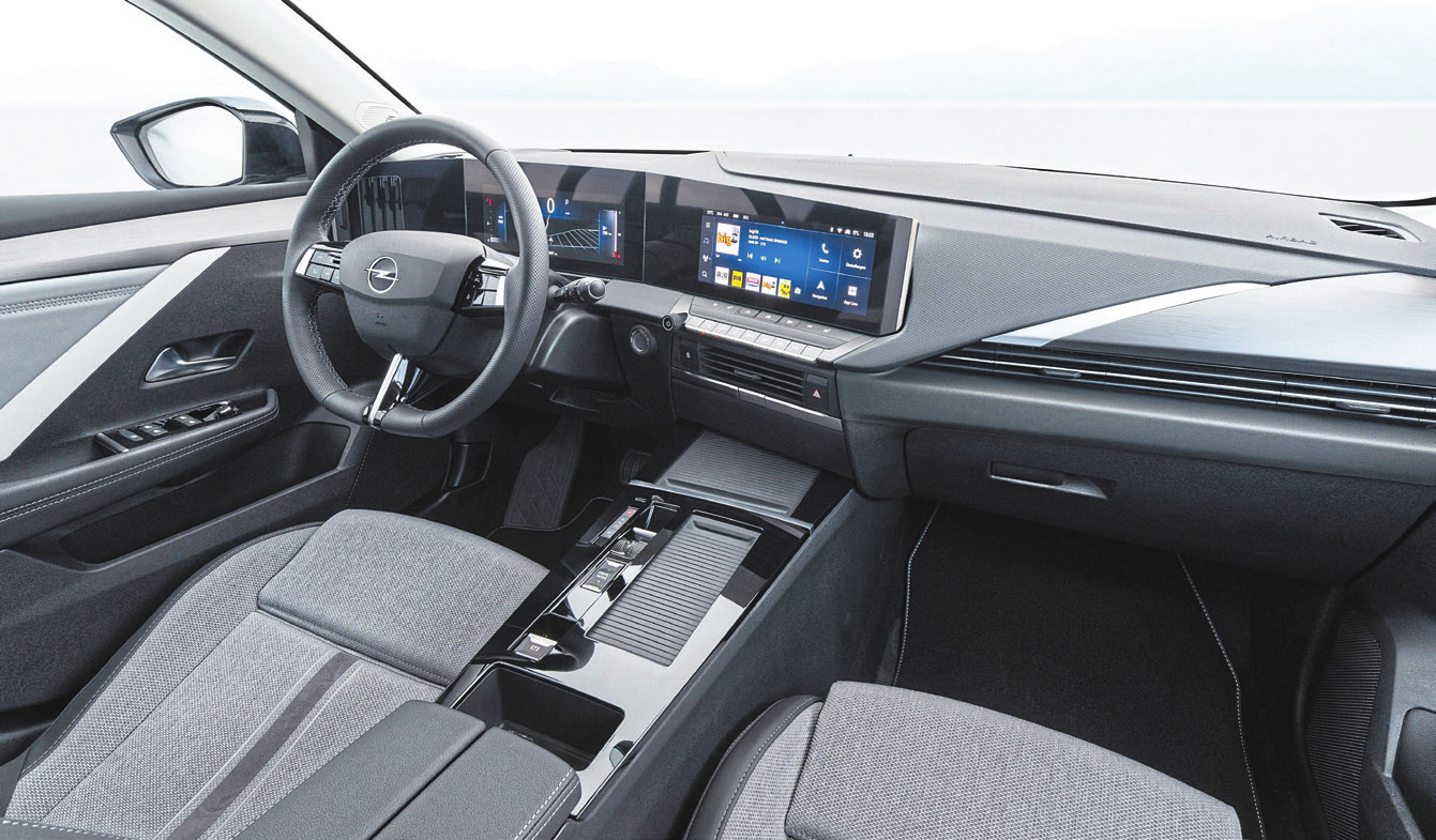 Modernstes In-Car-Infotainment im Astra Spots Tourer: Kombinierte Werte gem. WLTP: Kraftstoffverbrauch 4,9 – 5,8 l/100 km; CO2-Emission 113 - 132 g/km; CO2-Klasse: D