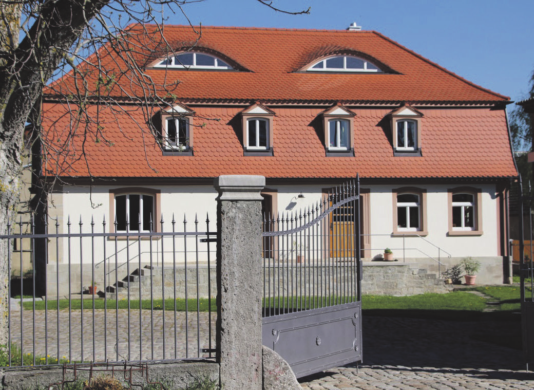 Villa Anna: „Das Wohnhaus in Auernhofen von 1868 gehört zu den gelungenen Sanierungsobjekten wie der Vorher-Nachher-Vergleich zeigt. Zahlreiche weitere Sanierungsobjekte laden während der Aktionstage Innenorte zum Anschauen und Inspirieren ein!“