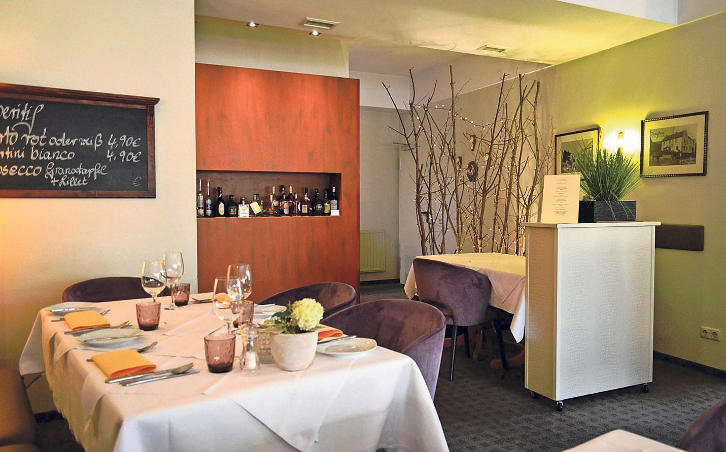Wer an einem Abend oder Mittag einen Tisch in der „Rosenflora“ reserviert hat, kann sich darauf verlassen, seinen Aufenthalt im Restaurant in Ruhe genießen zu können.