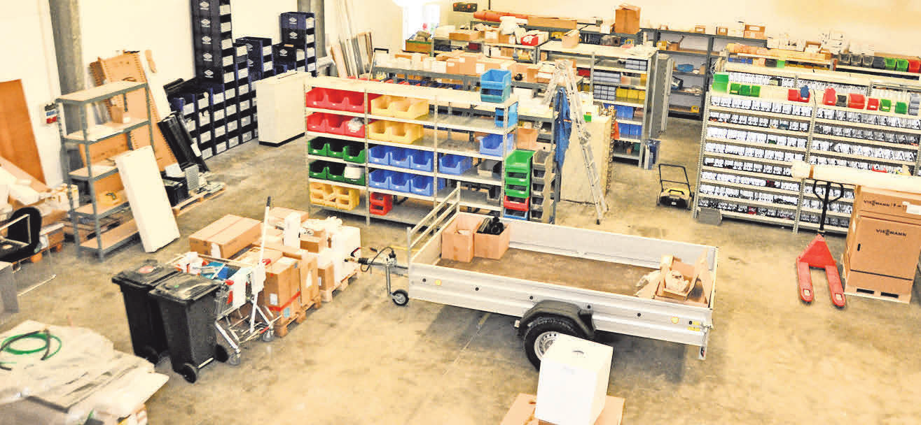 Großzügige Lagerräumlichkeiten sorgen für schnelle Versorgung der Kundenaufträge mit Material und Ersatzteilen.