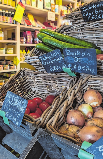 Viele frische und ausschließlich regionale Produkte werden in der Speisekammer angeboten.