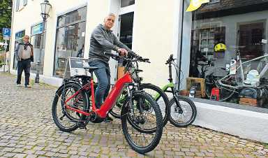 Jürgen Ruckstuhl und sein Team führen im Sortiment E-Bikes namhafter Radmanufaktur-Marken. FOTO: STEFAN ENDLICH