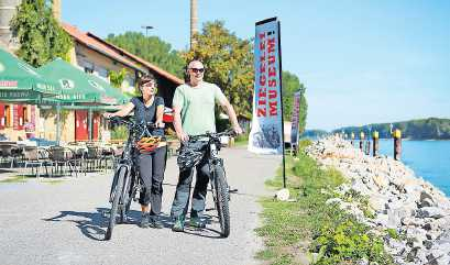 Die Radler erleben auf ihren Touren regionale Highlights. Der Aktionstag Radel ins Museum findet am ersten Maisonntag statt. FOTO: SÜDPFALZ TOURIMUS/GRATIS