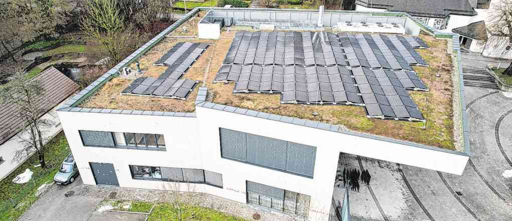 Auch auf dem Dach des Kultur- und Begegnungszentrums KuBeZ darf eine Photovoltaikanlage natürlich nicht fehlen.