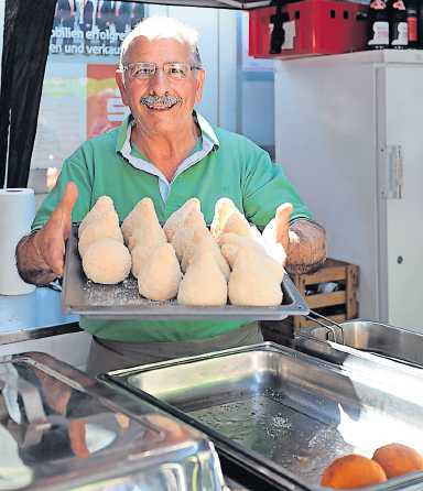 Vito betreibt wieder einen großen Stand. FOTO: BENNDORF