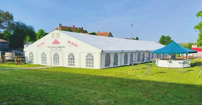 Im großen Festzelt am Sportplatz wird um 10.15 Uhr an Himmelfahrt das Festwochenende mit einem Gottesdienst, begleitet durch den Bullenheimer Posaunenchor, eröffnet.