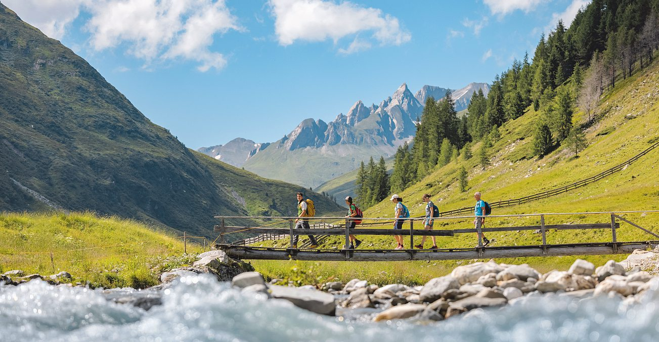 Jagdhausalm und Kristeinertal: Eine Wanderung durch die Natur Osttirols verbindet Menschen mit der Natur. Foto: Nationalpark Hohe Tauern/Mathäus Gartner