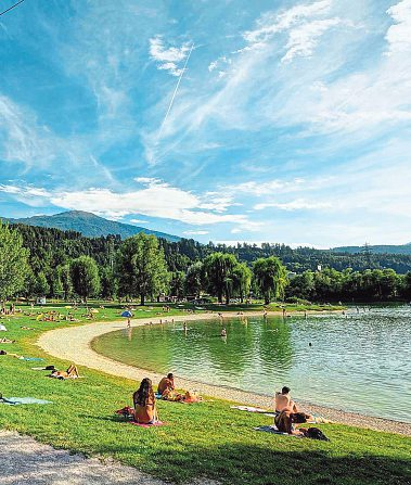 Ein Besuch in der Kaiserlichen Hofburg, im Alpenzoo und eine Abkühlung in einem der Seen zählen zu den Highlights der Region Innsbruck. Foto: IKB