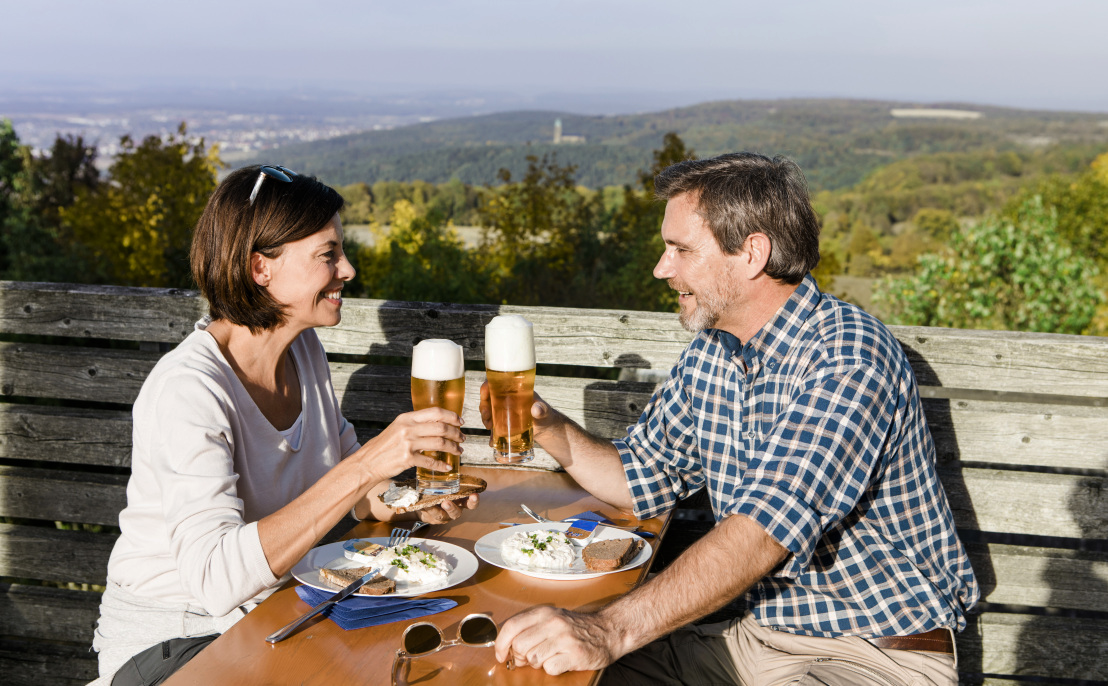 Nach dem erfolgreichen Einkaufsbummel kann man sich in einer der zahlreichen Gaststuben und Biergärten stärken. 