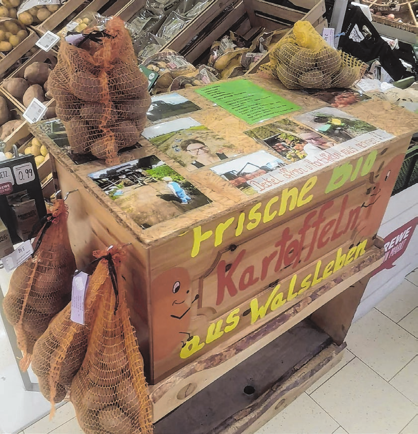 Die Kartoffelkisten haben es sogar in den Handel geschafft. Hier in einer Rewe-Filiale in Leegebruch.