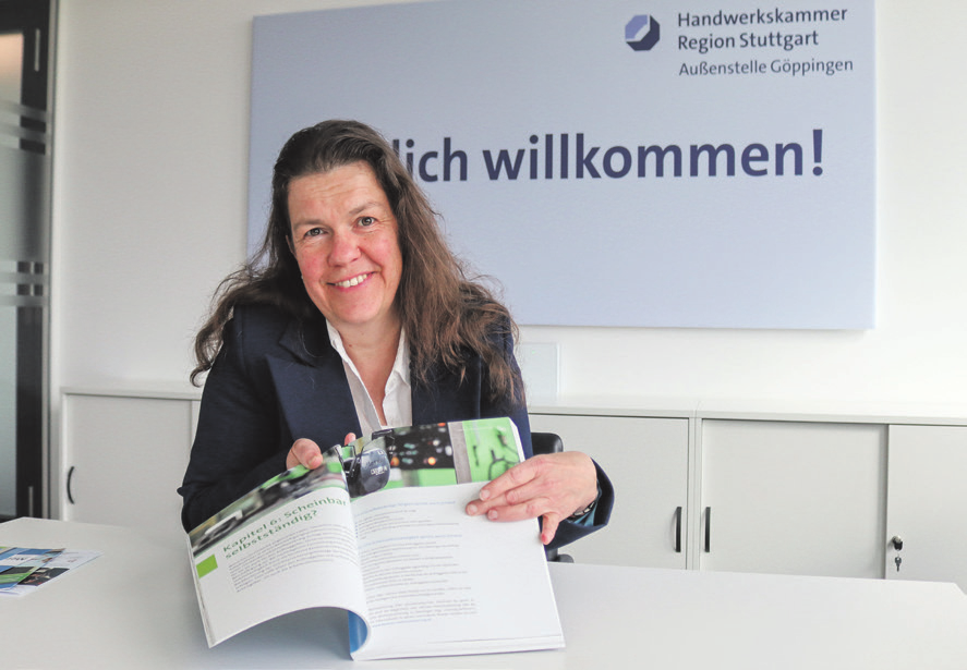 Margitta Burkhardt ist als Betriebsberaterin bei der Handwerkskammer Region Stuttgart für den Landkreis Göppingen zuständig. Sie begleitet Handwerksunternehmen und Nachfolger auf dem Weg zur Übergabe. Foto: Daniela Strohmaier