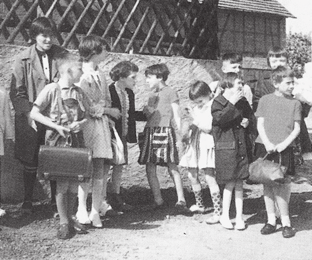 Im Jahr 1965 wird an der Martinsschule eine Klasse unterrichtet - heute sind es zehn. (Fotos: Martinsschule)