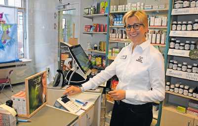Mit dem Einstecken der Gesundheitskarte bekommt Apothekerin Anne Gatzen das E-Rezept auf ihren Monitor. FOTO: STEFAN ENDLICH