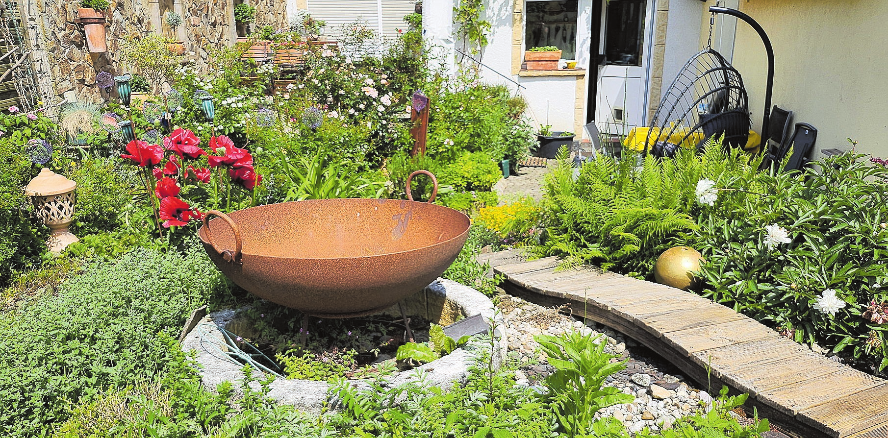 Kräuter, Kunst und Können vereinen sich in dem Garten der Dortmunderin.